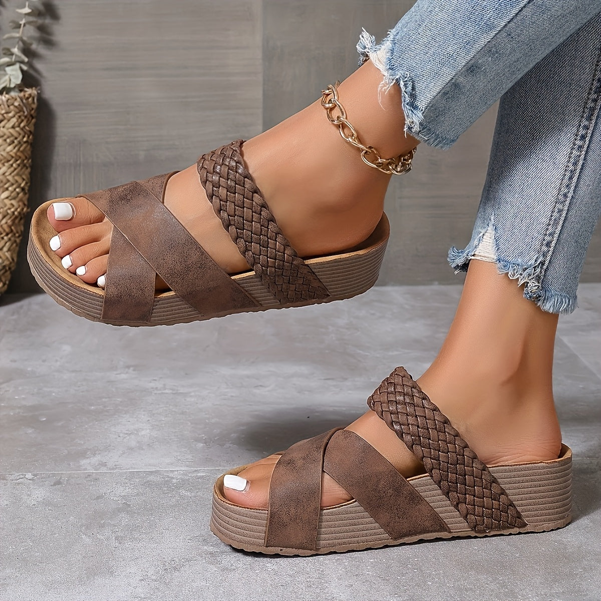 TOLEDO® SANDAL WITH COMFORTABLE PLATFORM SOLE