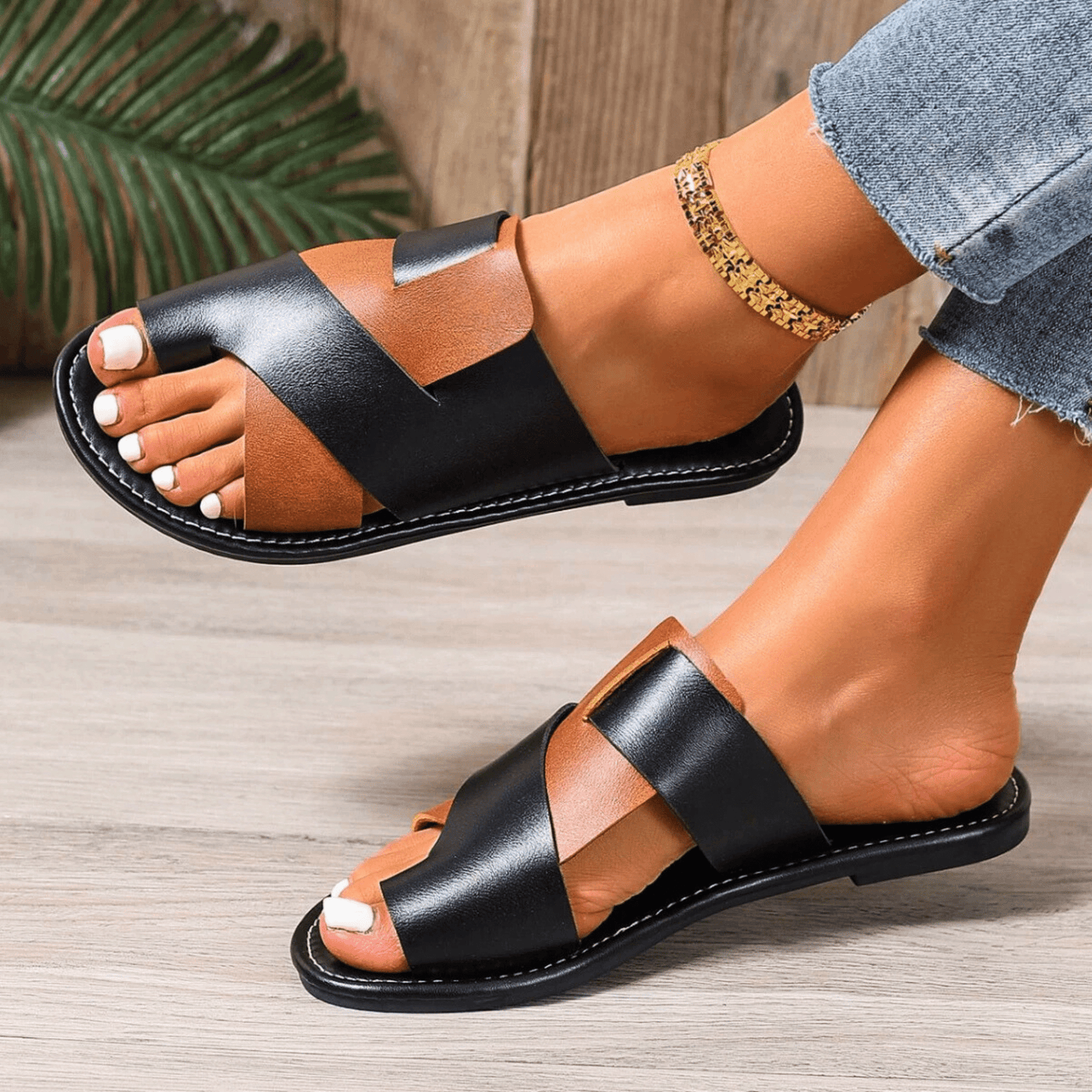 Soho Stride Criss-Cross Sandals