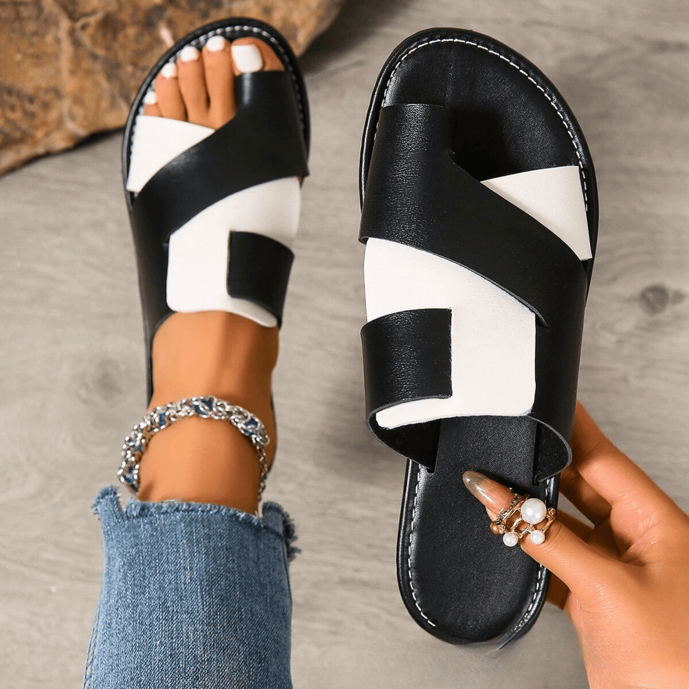 Soho Stride Criss-Cross Sandals
